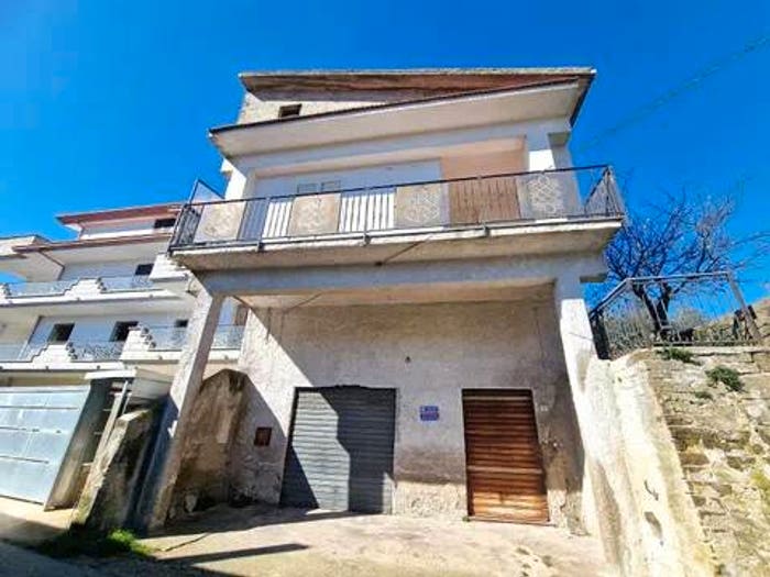 Casa quadrilocale in vendita in Via Vincenzo Cappiello, Annunziata, Castel Morrone