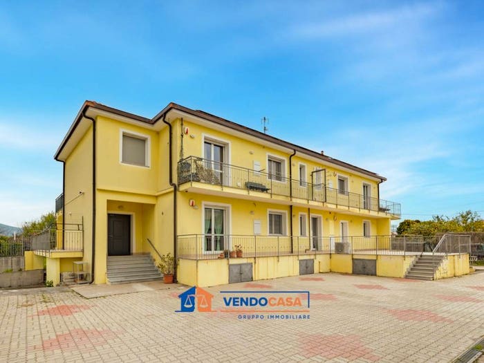 Appartamento trilocale in vendita in Regione Ariano, Centro, Albenga