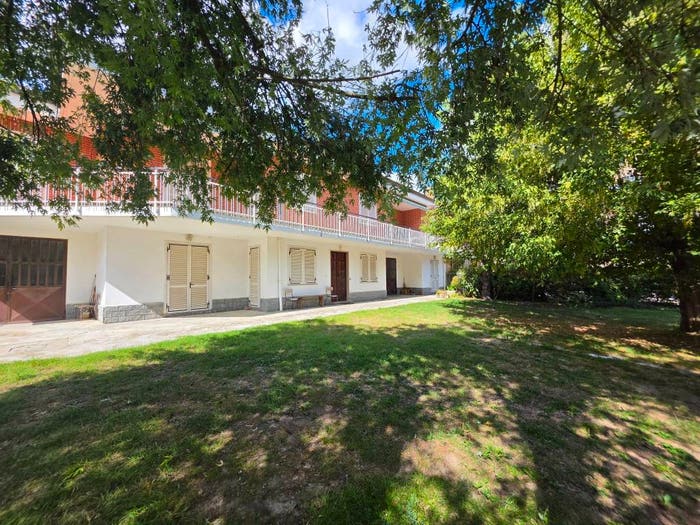 Casa con 6 locali in vendita in Strada San Giacomo, Pocapaglia