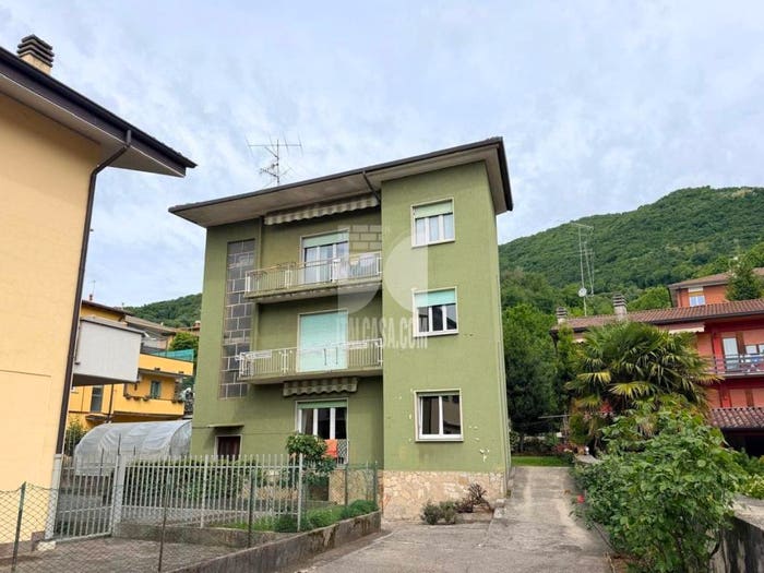 Appartamento trilocale in vendita in PIAZZA TRE CORONE, Centro, Nembro