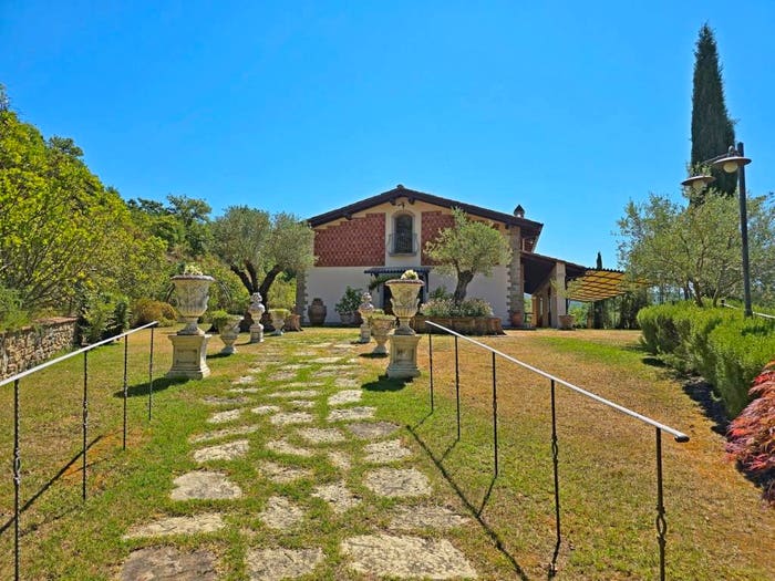 Casa con 6 locali in vendita in Centro, Capolona