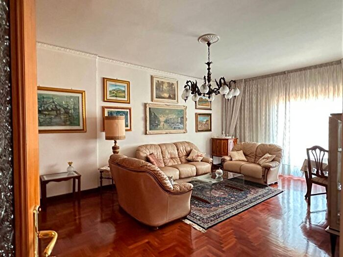 Appartamento con 6 locali in vendita in Via Ludovico Ariosto, Stadio Città, Cosenza