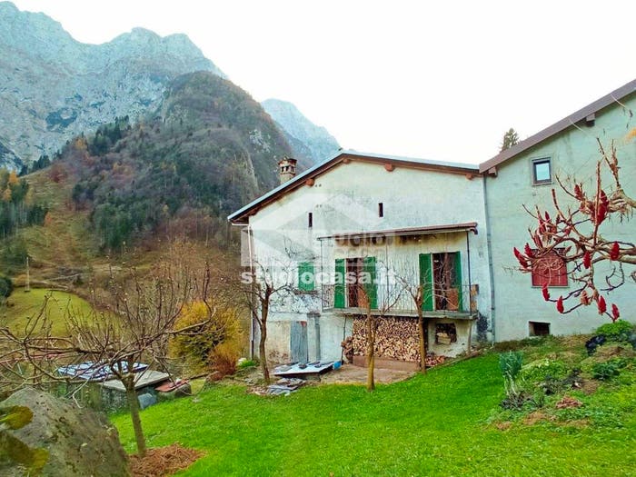 Casa con 6 locali in vendita in Ardesio