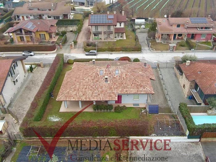 Casa con 5 locali in vendita in Via Marchesi di Busca, Centro, Busca