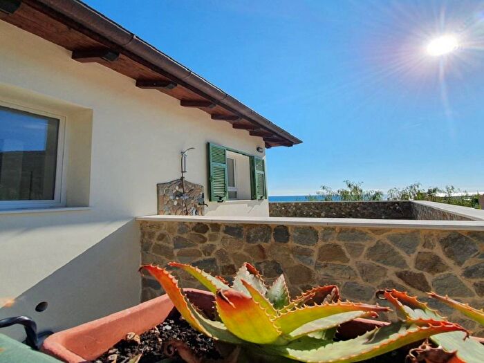 Casa con 6 locali in vendita in Arziglia Madonna della Ruota, Bordighera