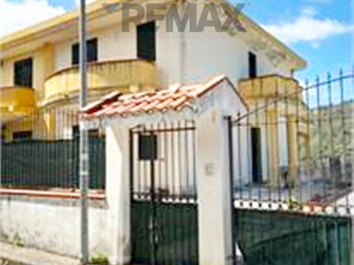 Casa con 6 locali in vendita in via roma, Centro, Saponara