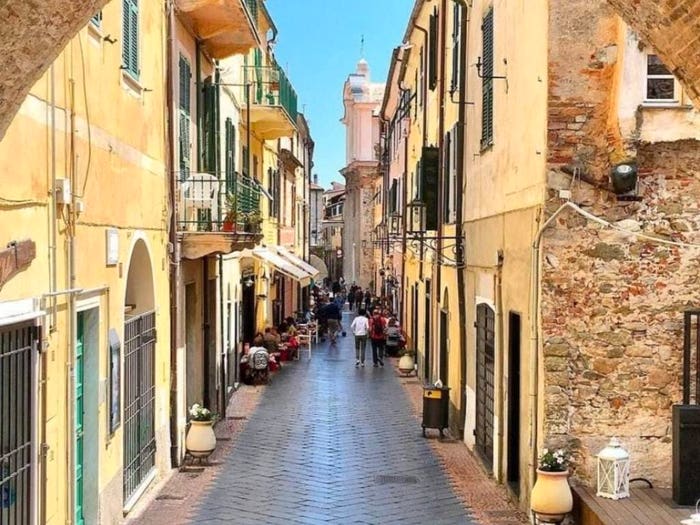 Appartamento trilocale in vendita in Centro, Noli