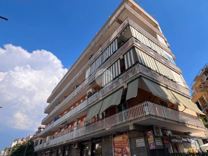 Appartamento con 5 locali in vendita in Via Carlo de Marco, San Carlo All'Arena, Napoli