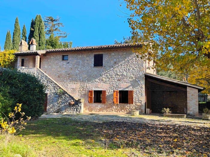 Casa con 6 locali in vendita in Vocabolo Raggio, Massa Martana