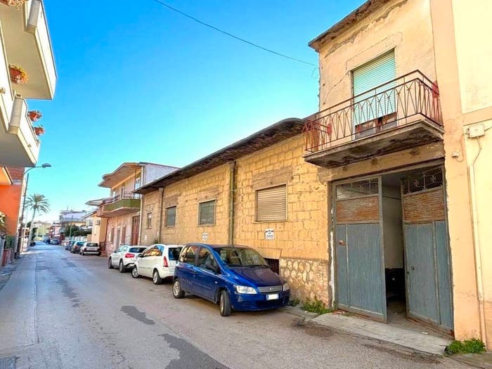 Casa con 6 locali in vendita in VIA COSENZA, Mondragone