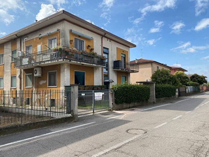 Appartamento trilocale in vendita in Via Ortigara, Rizza, Castel d'Azzano