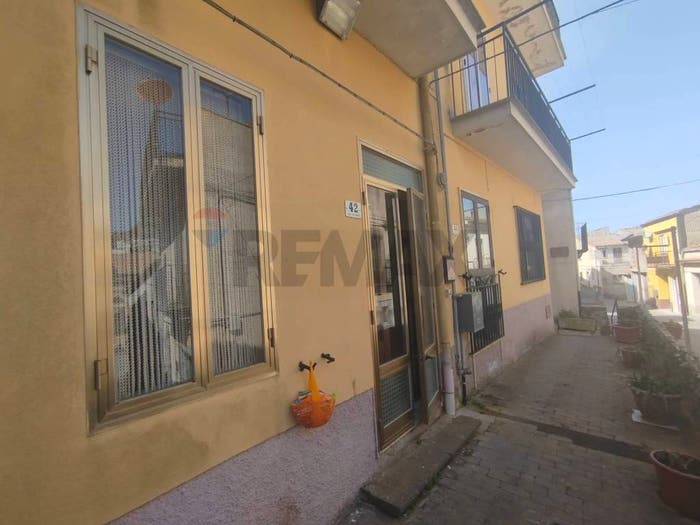 Casa con 6 locali in vendita in via colonna, Buccheri