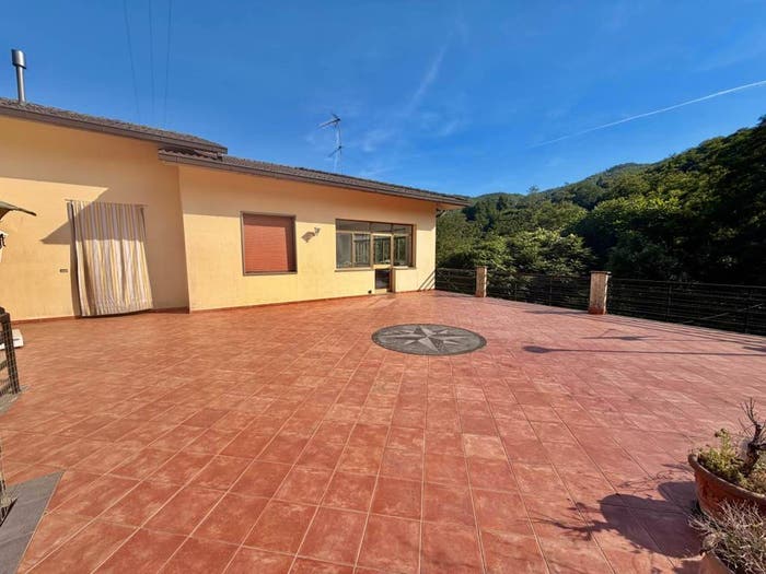 Casa con 6 locali in vendita in Marliana