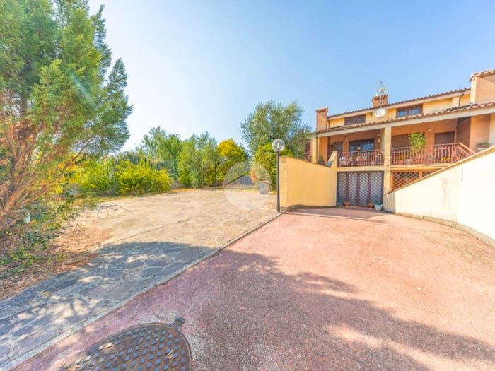 Casa quadrilocale in vendita in Via Guglielmo Cappa, Lunghezza, Roma
