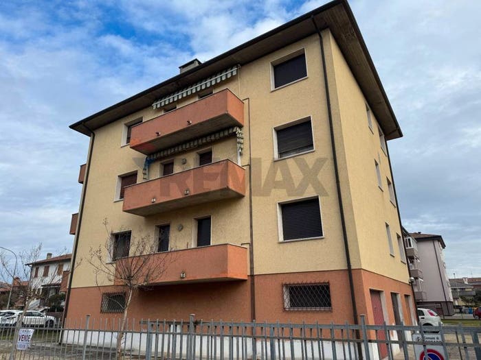 Appartamento quadrilocale in vendita in Piazzale Verga, Centro, Copparo