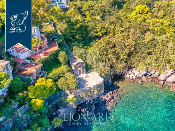 Casa con 6 locali in vendita in Ischia