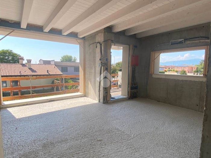 Appartamento quadrilocale in vendita in Via U Saba, Castelfranco Veneto