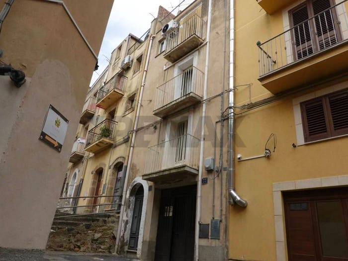 Casa quadrilocale in vendita in Via Pennavaia, Centro, Caltagirone