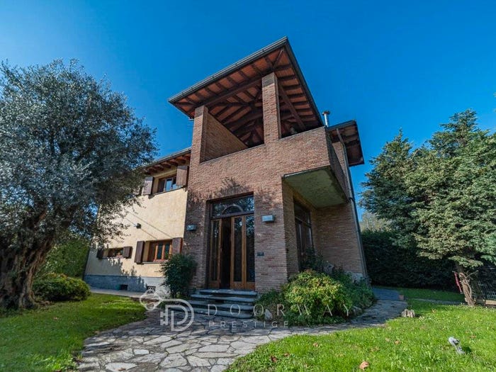 Casa con 6 locali in vendita in Via Alzaia Trieste, Corsico