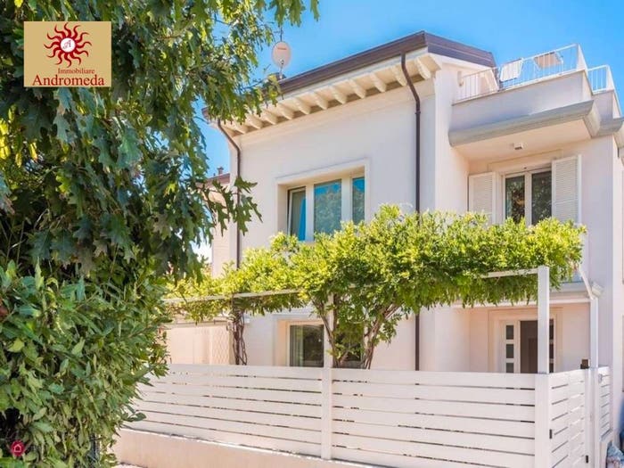 Casa con 6 locali in vendita in Via Amilcare Ponchielli, Centro, Forte dei Marmi