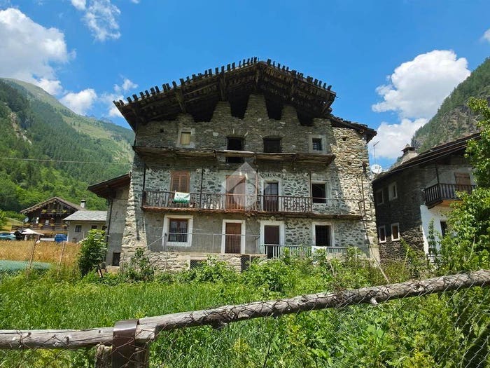 Casa con 6 locali in vendita in Frazione voueces, Ollomont