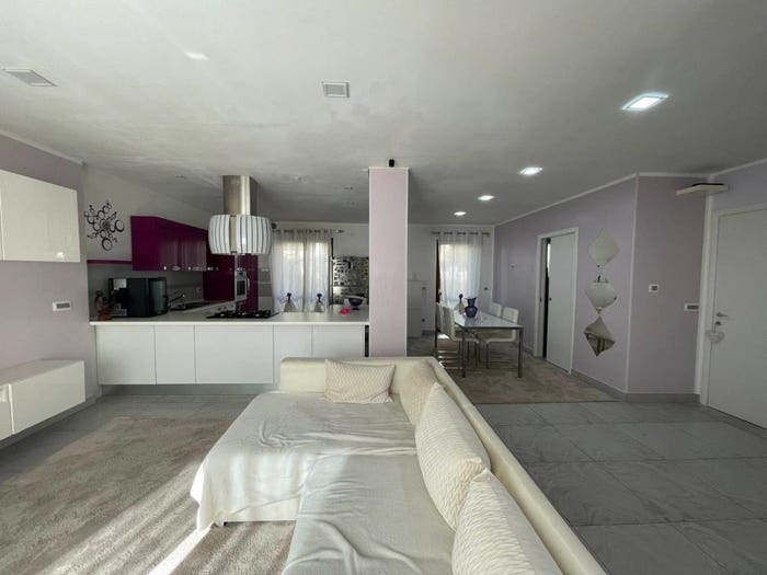 Casa con 6 locali in vendita in Via Arno, Monterosi
