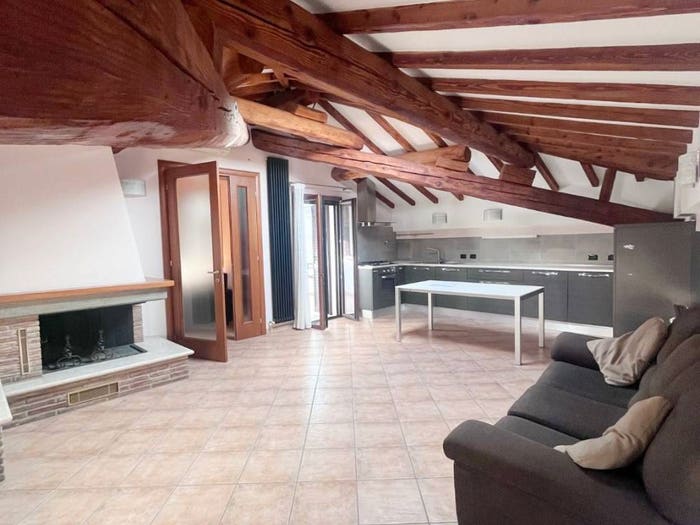 Casa con 6 locali in vendita in Piazza Giuseppe Garibaldi, Centro, Finale Emilia