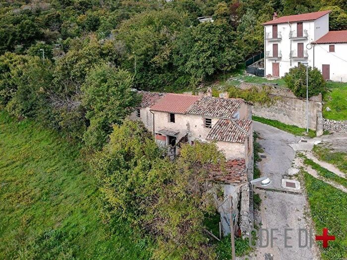 Casa quadrilocale in vendita in Via Rascino, Fiamignano