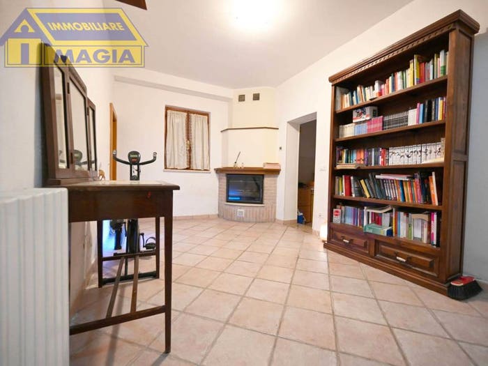 Casa con 6 locali in vendita in Via Pozzo, Maltignano