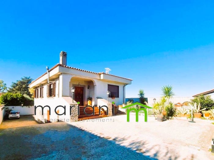 Casa con 6 locali in vendita in Via del Sassone, Ciampino