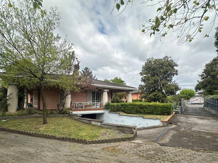 Casa con 6 locali in vendita in Via Giacomo Leopardi, Centro, Ghedi
