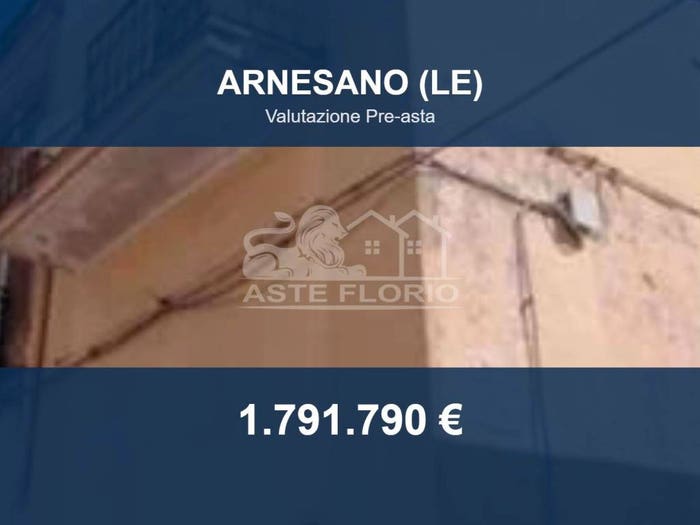 Appartamento con 6 locali in vendita in Via Marchese Bernardini, Arnesano