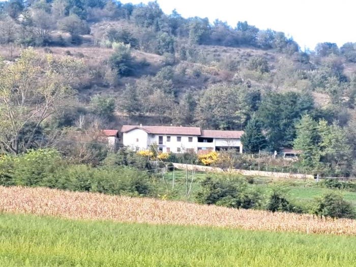Casa con 6 locali in vendita in Merana