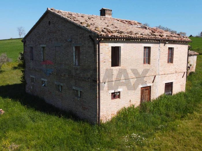 Casa con 6 locali in vendita in Monteschiavo, Maiolati Spontini