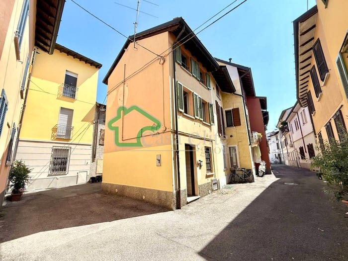 Casa bilocale in vendita in Piazza Giuseppe Garibaldi, Centro Storico, Crema