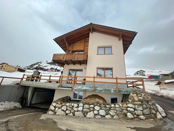 Casa con 6 locali in vendita in Via deli Crosceta, Livigno