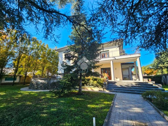 Casa con 6 locali in vendita in Via Roma, Semicentro Isola, Corbetta