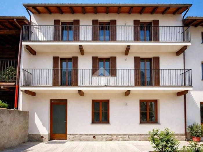 Casa con 5 locali in vendita in Via Padre Reginaldo Giuliani, Cameri