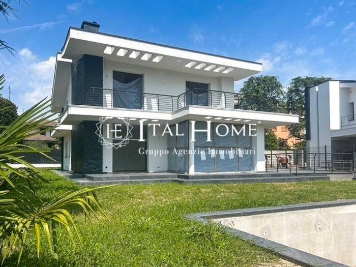 Casa con 5 locali in vendita in Via Mandresca, Centro, Inverigo