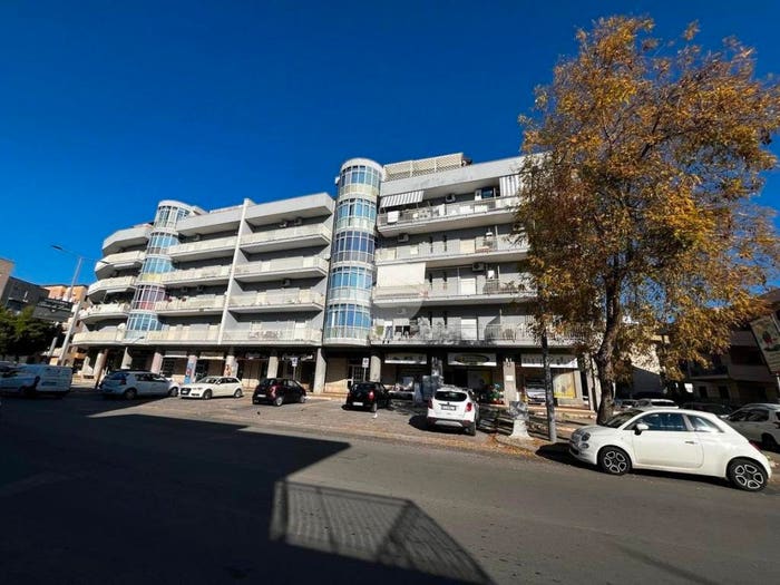 Appartamento con 6 locali in vendita in Via Vallone de Spuches, Centro, Bagheria