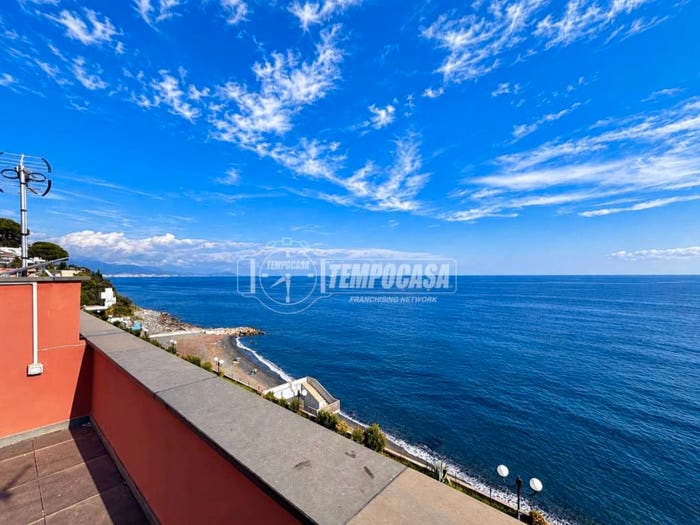 Appartamento con 6 locali in vendita in Via del Mare, Pineta, Arenzano
