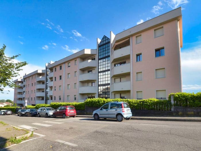 Appartamento trilocale in vendita in via Vittorio Veneto, Centro, Limbiate