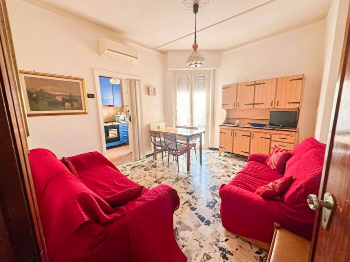 Appartamento trilocale in vendita in Corso Novembre, Borghetto Santo Spirito