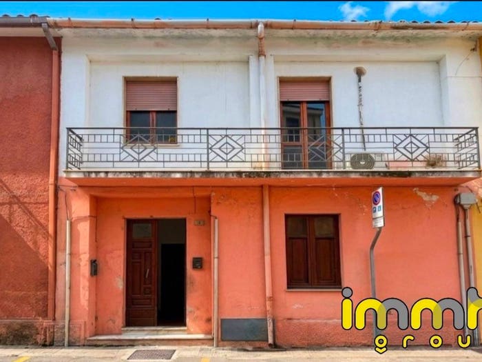 Casa con 6 locali in vendita in Via Barcellona, Santa Maria, Olbia