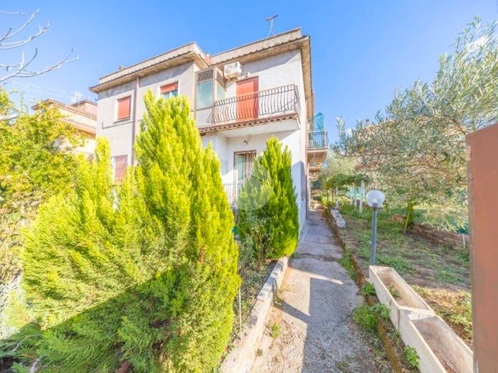 Appartamento quadrilocale in vendita in Via Fermignano, Corcolle, Roma