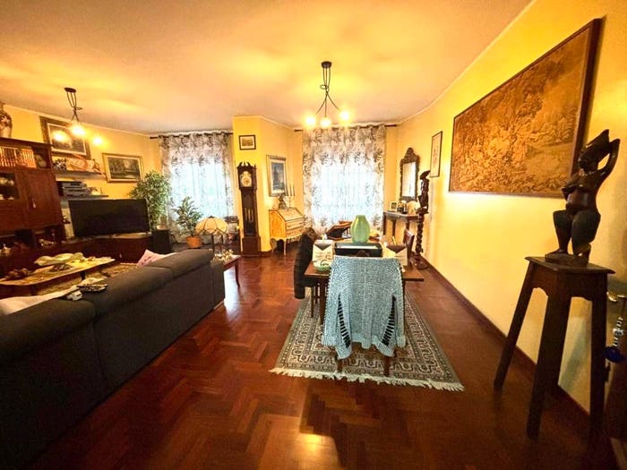 Appartamento con 6 locali in vendita in Via Montegrappa, Piazza Genova, Alessandria