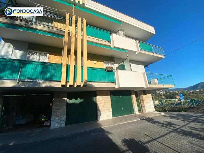 Appartamento trilocale in vendita in Via per Toirano, Borghetto Santo Spirito