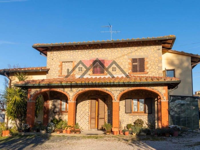 Casa con 6 locali in vendita in Pomarance, Pomarance