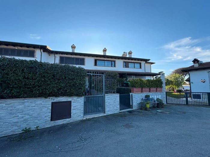 Casa trilocale in vendita in Via Borghesiana, Borghesiana, Roma