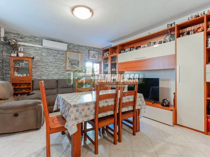 Appartamento trilocale in vendita in Vicolo Castello, Pognano